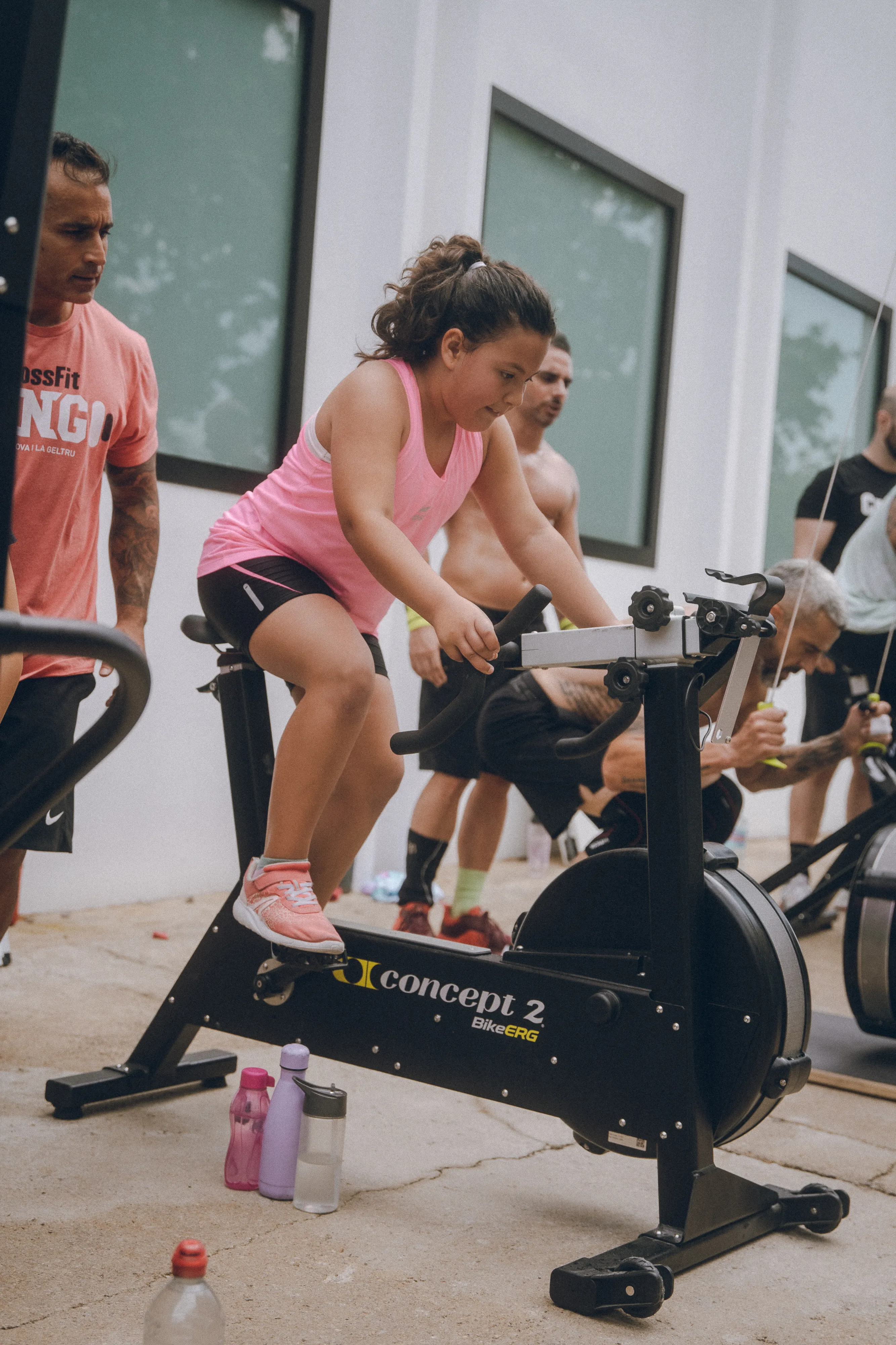 Niños entrenando con diversión